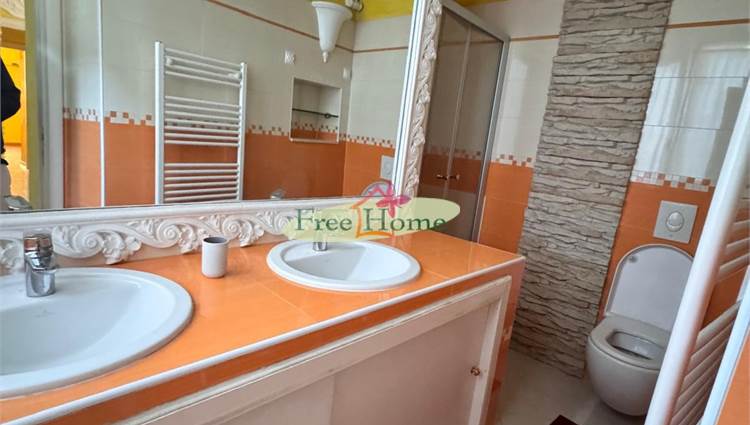 Bagno con doppio lavabo